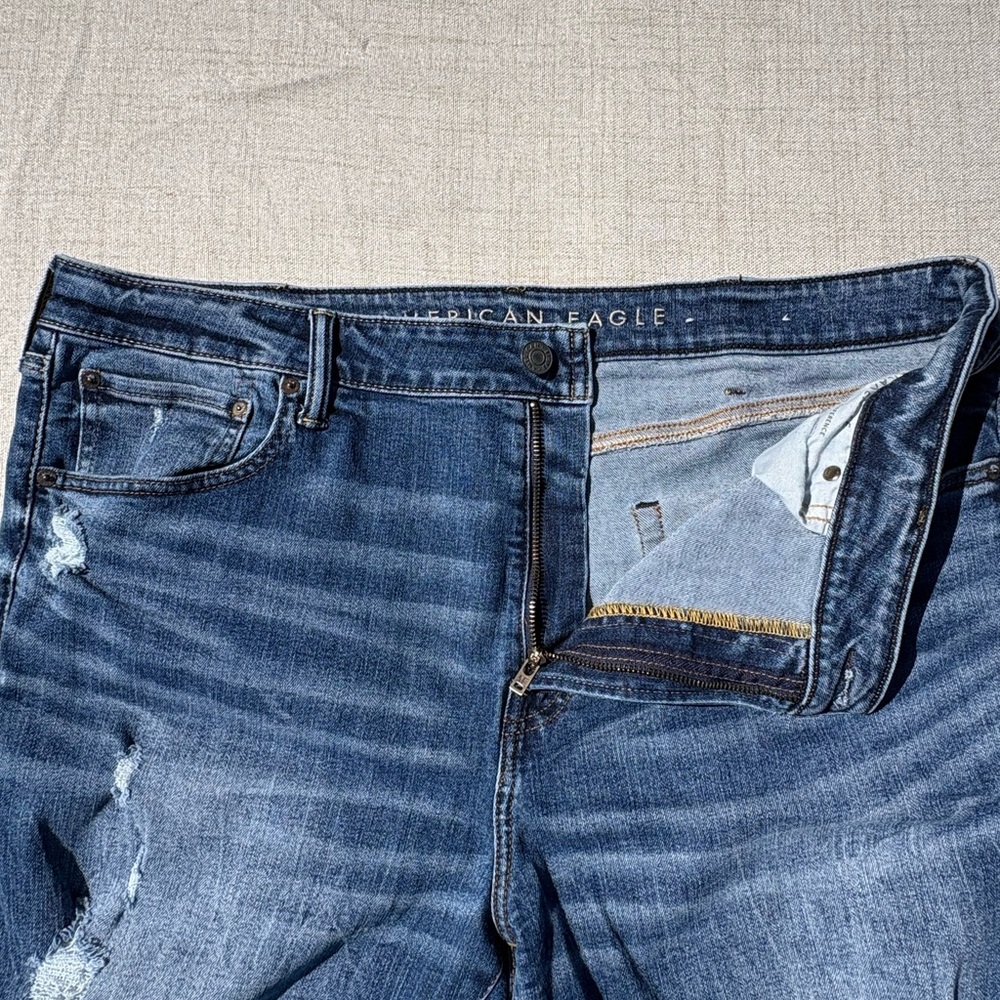 Men’s American Eagle Outfitters Dark Wash Distressed Flex Denim Shorts | Size 40 - Picture 4 of 6